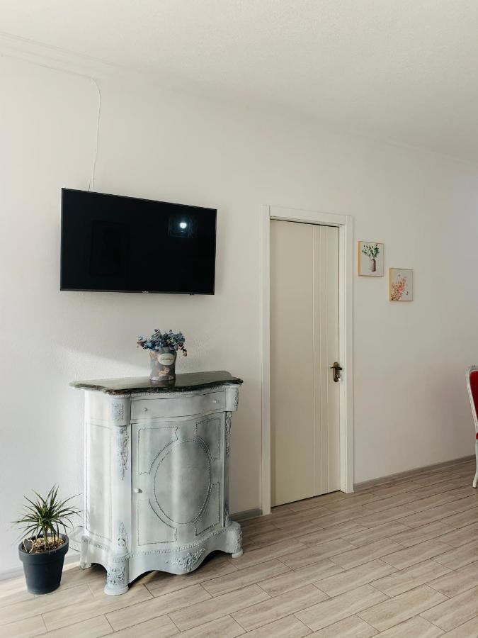 Sweet Apartment In Kutaisi Exterior photo